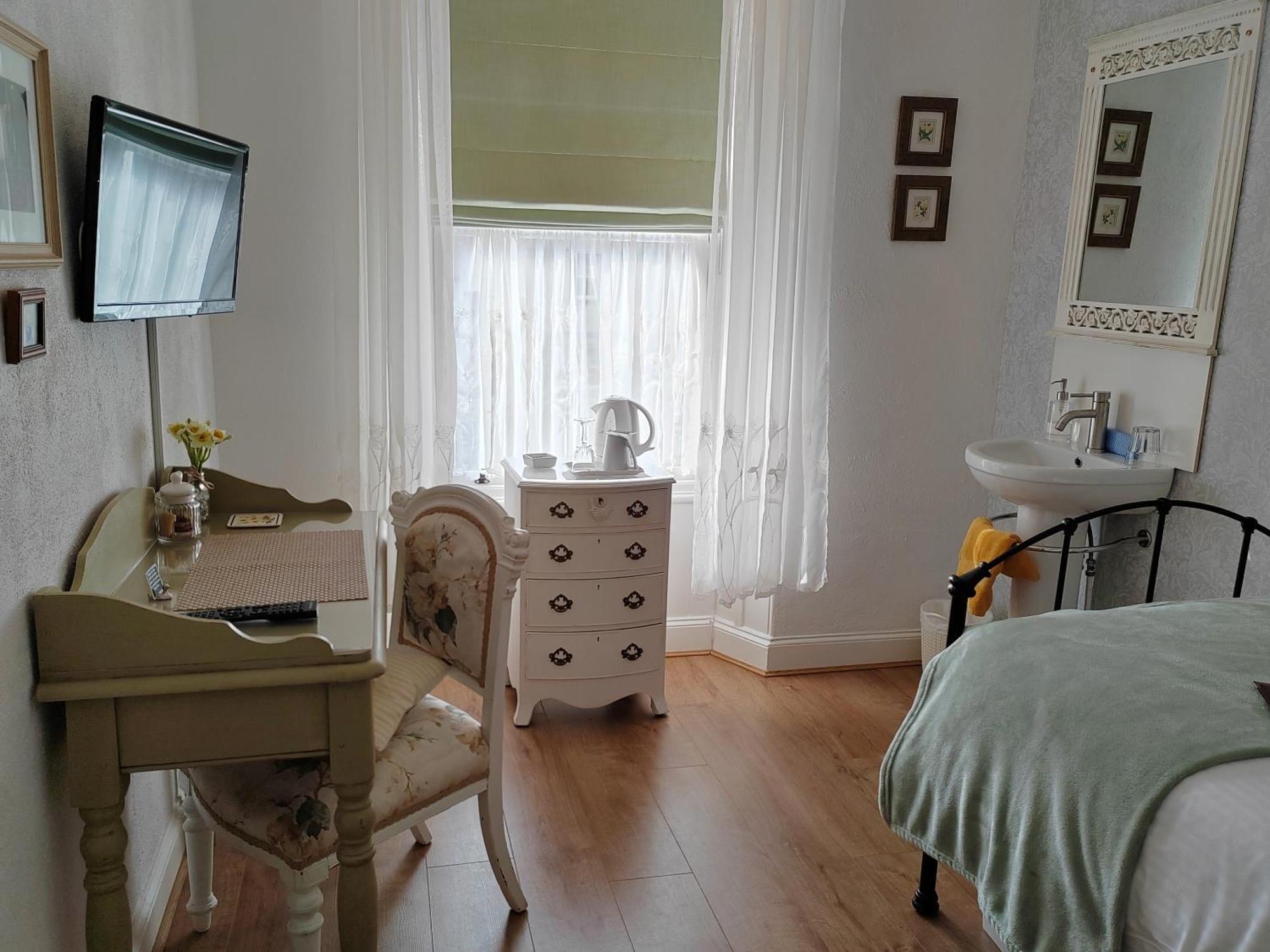 Puddle Duck Lodge - Adults Only باونيس أون وينديرمير الغرفة الصورة