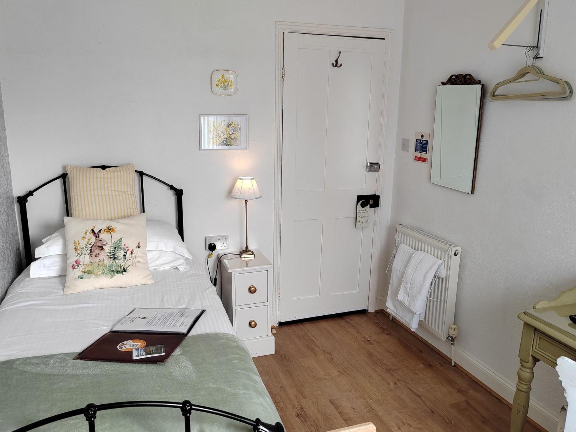 Puddle Duck Lodge - Adults Only باونيس أون وينديرمير الغرفة الصورة