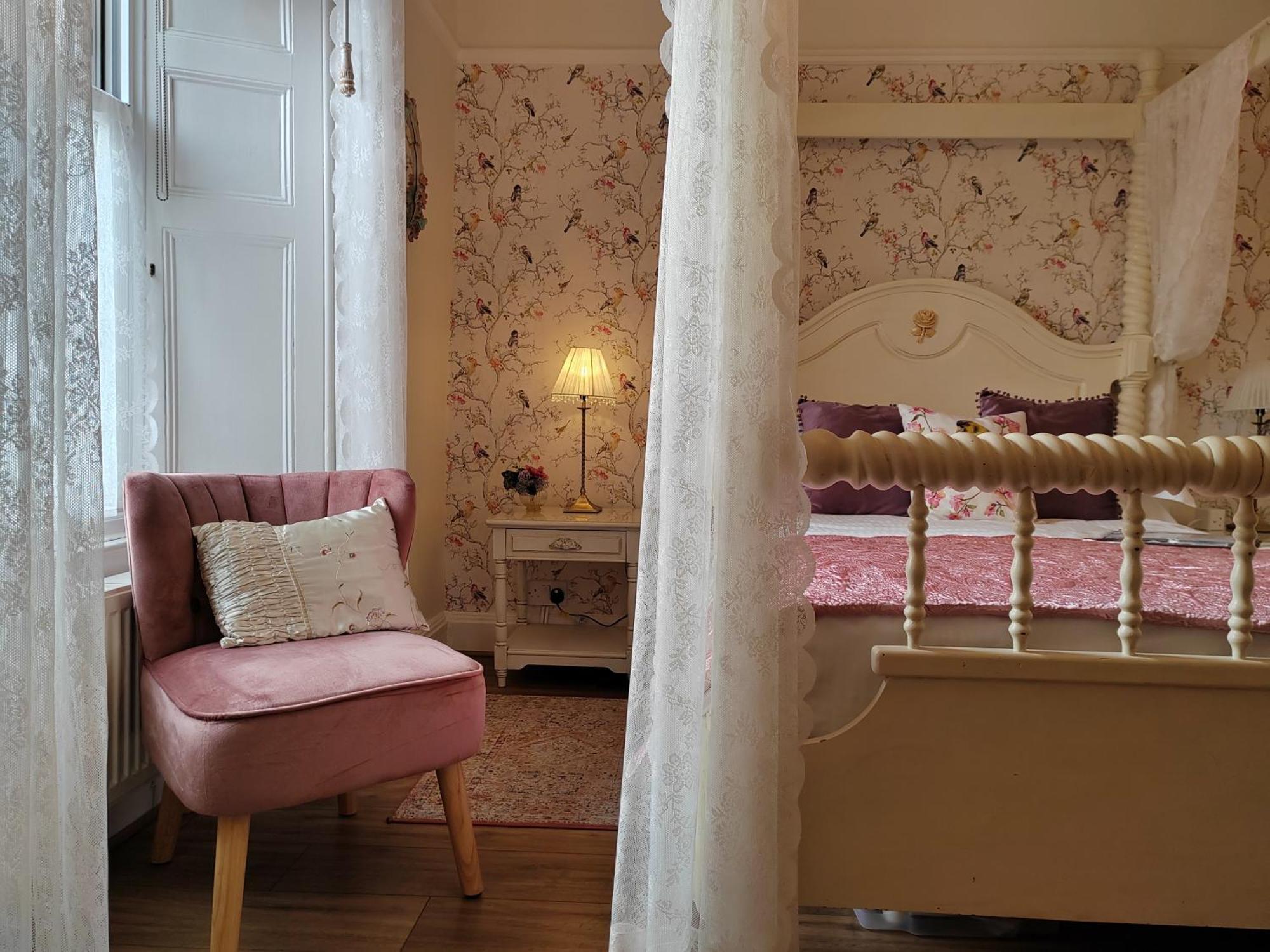 Puddle Duck Lodge - Adults Only باونيس أون وينديرمير الغرفة الصورة